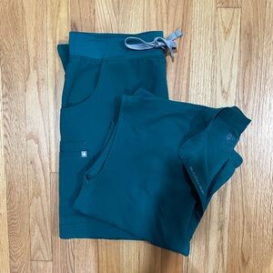 Hunter Green Figs Scrub Set